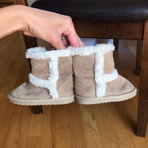 Airwalk Winter Boots faux fur warm cute tan white  brown toddler girls size 4